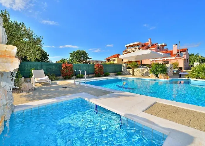 Dalmatina Mit Pool Fuer 4-1 Personen By Interhome Apartament