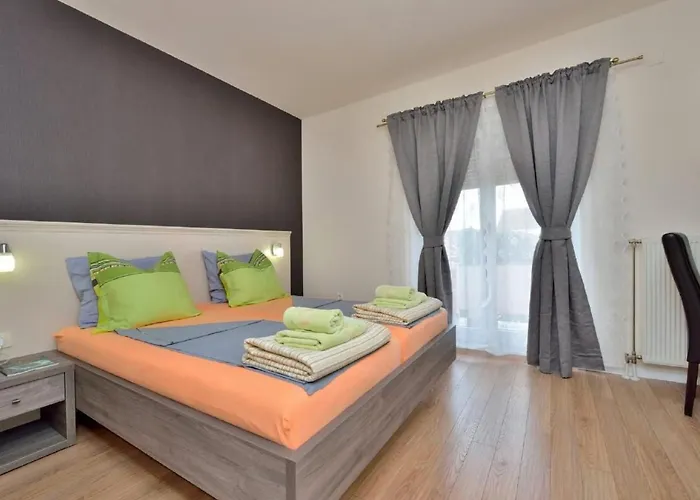 Dalmatina Mit Pool Fuer 4-1 Personen By Interhome Apartman *
