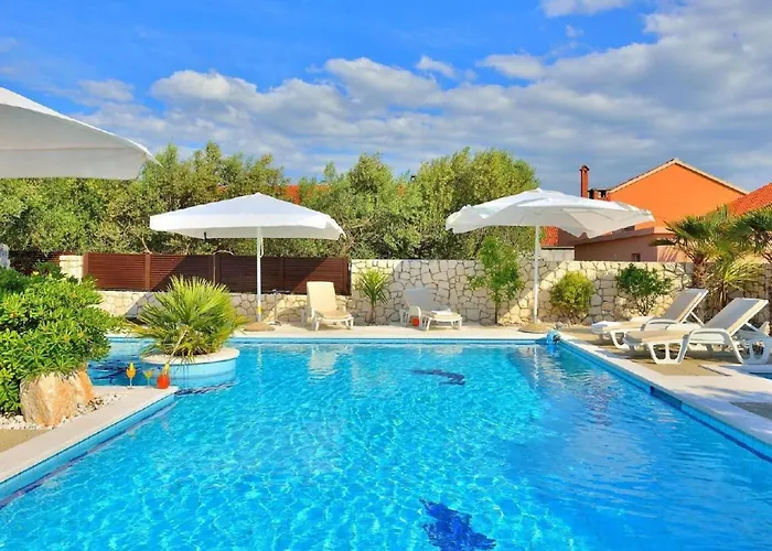 Dalmatina Mit Pool Fuer 4-1 Personen By Interhome Zadar