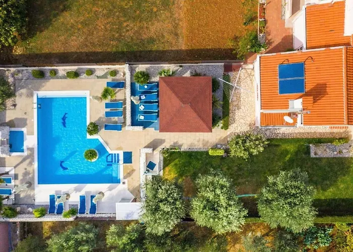 Dalmatina Mit Pool Fuer 4-1 Personen By Interhome Daire Zadar