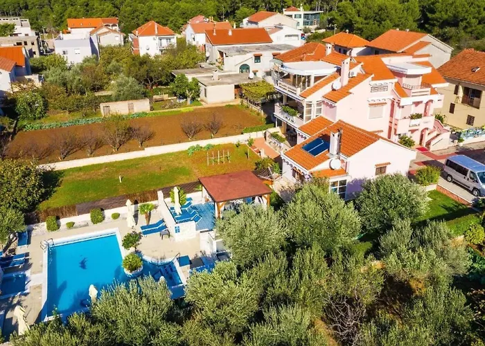 Dalmatina Mit Pool Fuer 4-1 Personen By Interhome Apartman