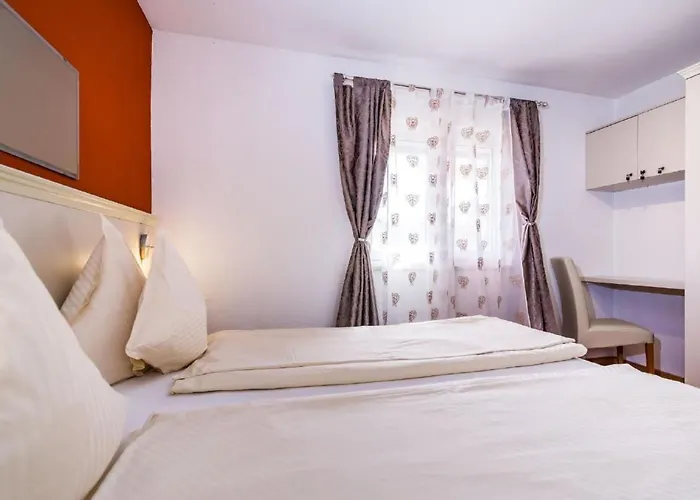 Apartman Dalmatina Mit Pool Fuer 4-1 Personen By Interhome Zára