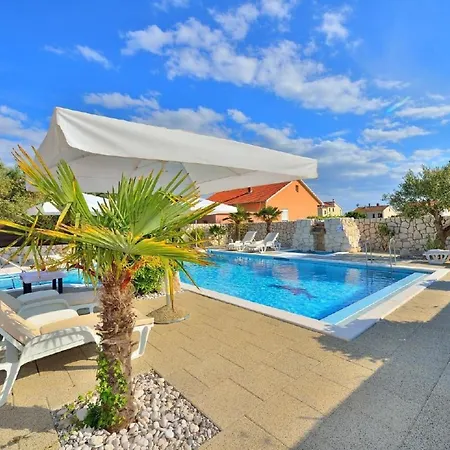 Apartman Dalmatina Mit Pool Fuer 4-1 Personen By Interhome