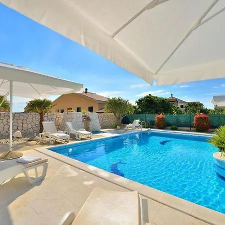 Apartman Dalmatina Mit Pool Fuer 4-1 Personen By Interhome *