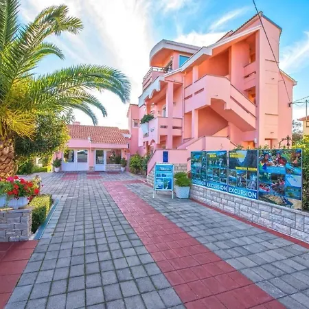 Apartman Dalmatina Mit Pool Fuer 4-1 Personen By Interhome Zadar