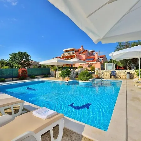 Apartman Dalmatina Mit Pool Fuer 4-1 Personen By Interhome Zára