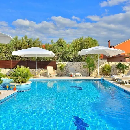 Dalmatina Mit Pool Fuer 4-1 Personen By Interhome Zára