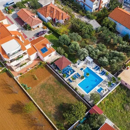 Dalmatina Mit Pool Fuer 4-1 Personen By Interhome Apartman *