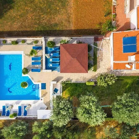Dalmatina Mit Pool Fuer 4-1 Personen By Interhome Apartman Zára