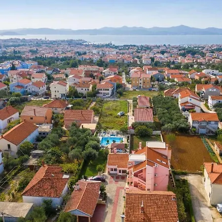 Dalmatina Mit Pool Fuer 4-1 Personen By Interhome Apartman Zára