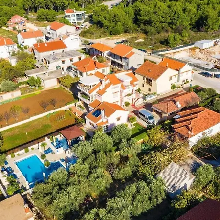 아파트 Dalmatina Mit Pool Fuer 4-1 Personen By Interhome *