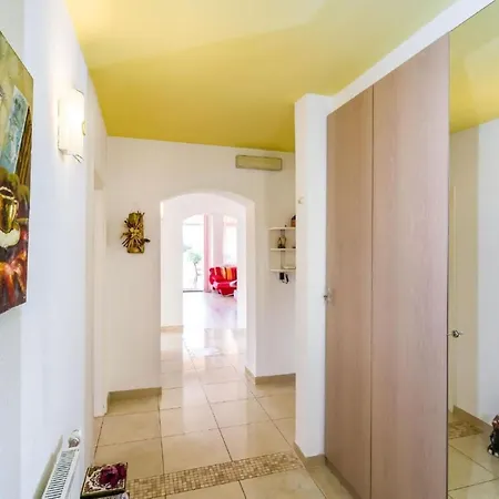 Dalmatina Mit Pool Fuer 4-1 Personen By Interhome Apartman *