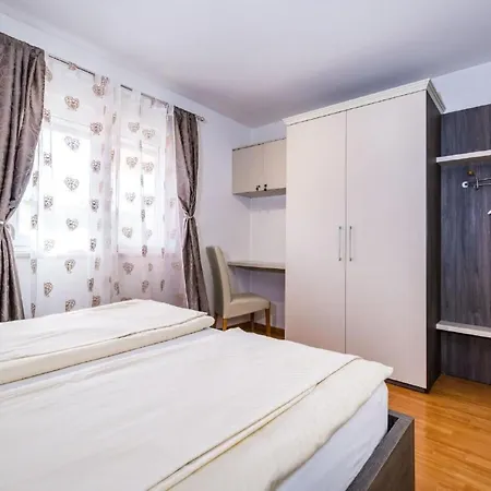Dalmatina Mit Pool Fuer 4-1 Personen By Interhome Apartman Zára