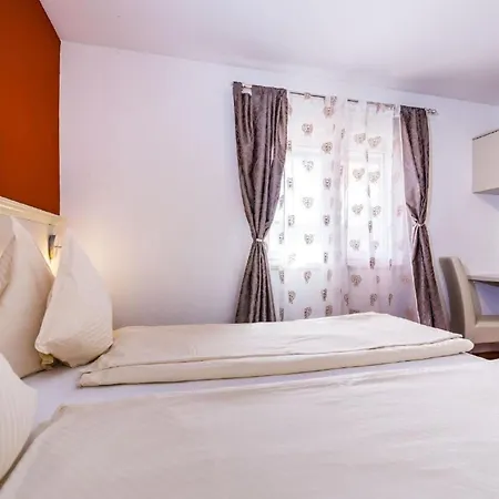 Apartman Dalmatina Mit Pool Fuer 4-1 Personen By Interhome Zára