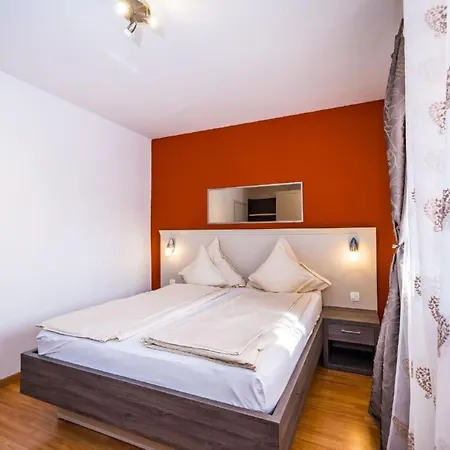 Dalmatina Mit Pool Fuer 4-1 Personen By Interhome Apartman *