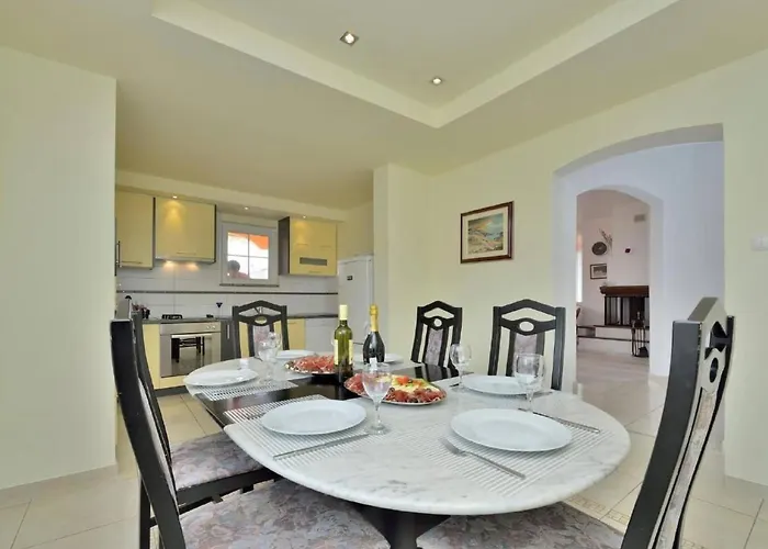 Dalmatina Mit Pool Fuer 4-1 Personen By Interhome זאדאר