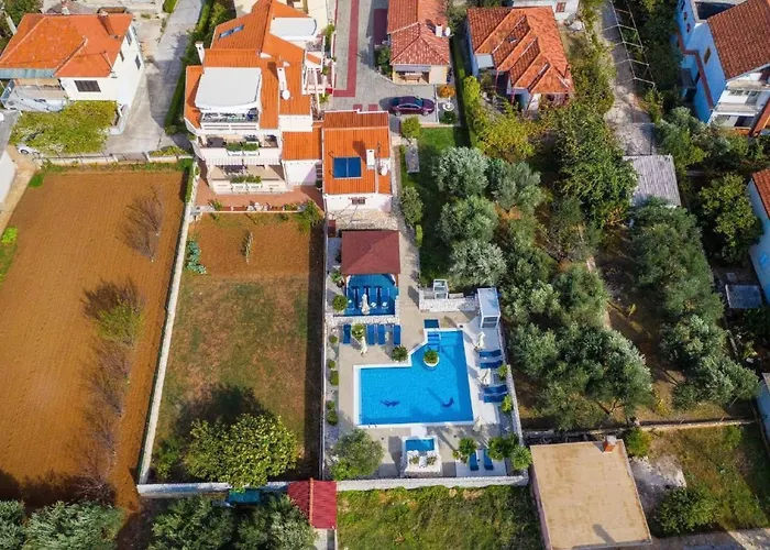 Dalmatina Mit Pool Fuer 4-1 Personen By Interhome * זאדאר