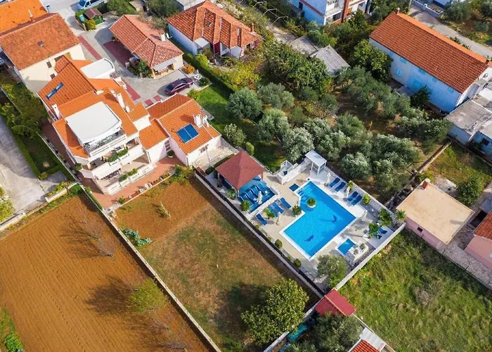 Dalmatina Mit Pool Fuer 4-1 Personen By Interhome דירה *