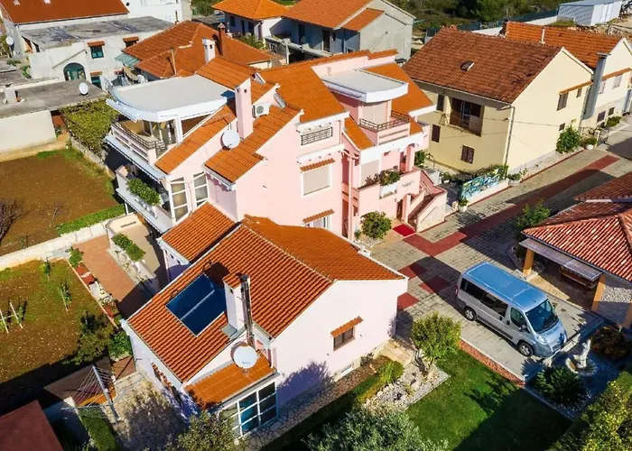 Dalmatina Mit Pool Fuer 4-1 Personen By Interhome זאדאר