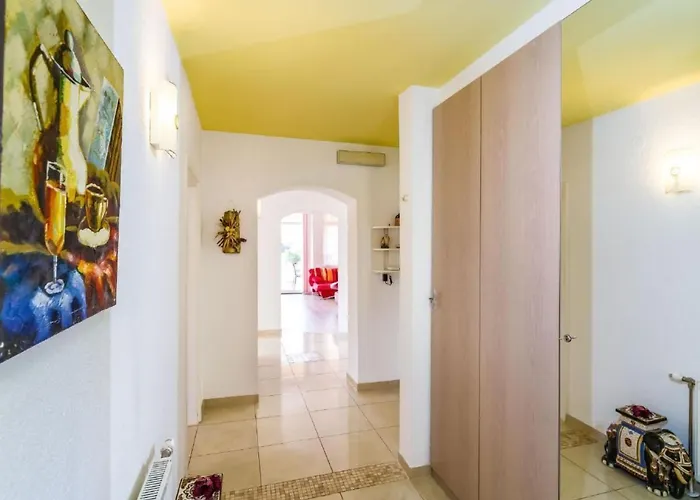 Dalmatina Mit Pool Fuer 4-1 Personen By Interhome Apartman *
